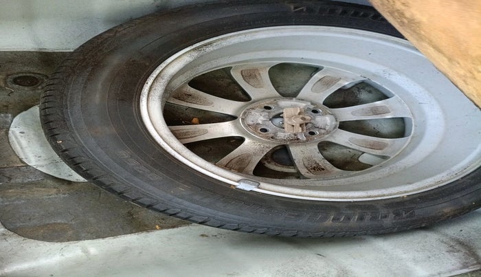 2011 Hyundai Verna FLUIDIC 1.6 CRDI SX, Diesel, Manual, 1,33,064 km, tyre