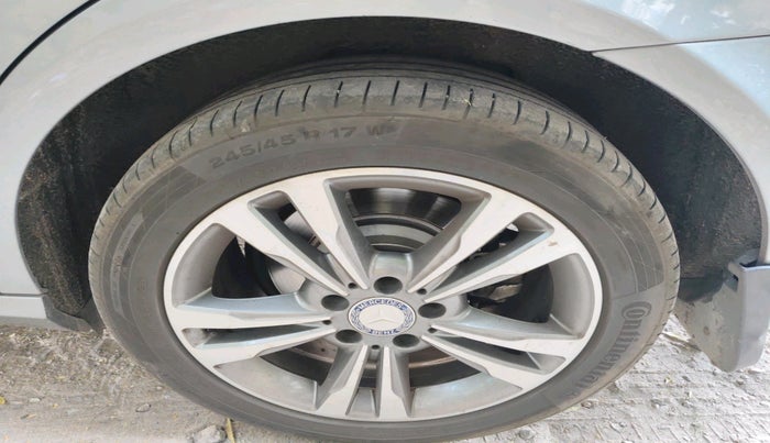 2014 Mercedes Benz E Class E 250 CDI AVANTGARDE, Diesel, Automatic, 1,18,084 km, tyre