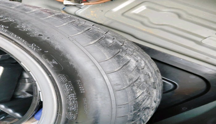 2014 Mercedes Benz E Class E 250 CDI AVANTGARDE, Diesel, Automatic, 1,18,084 km, tyre