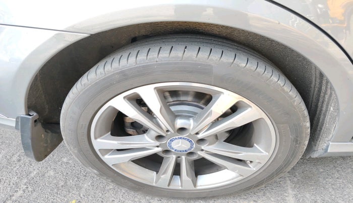 2014 Mercedes Benz E Class E 250 CDI AVANTGARDE, Diesel, Automatic, 1,18,084 km, tyre