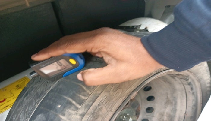 2016 Maruti Celerio VXI CNG, CNG, Manual, 86,000 km, tyre