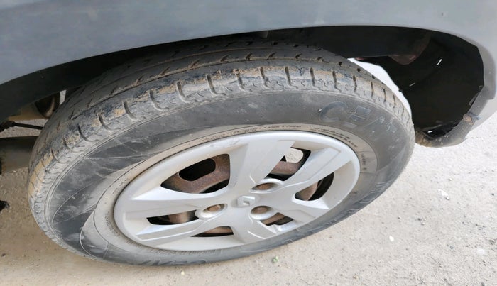 2016 Renault Kwid RXL, Petrol, Manual, 85,225 km, tyre