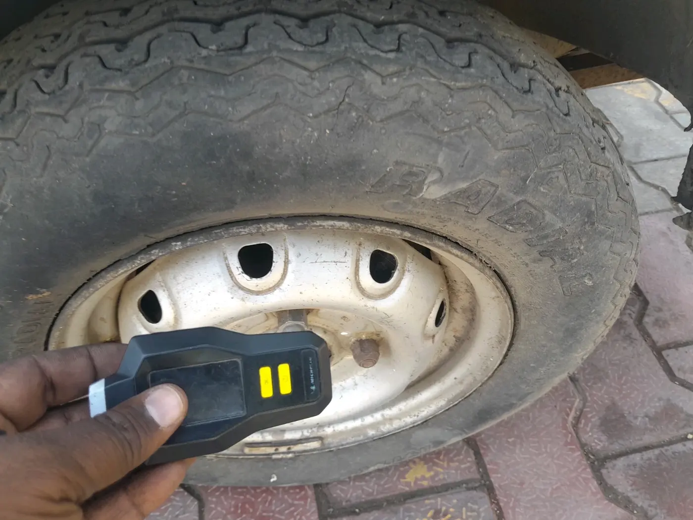 2011 Maruti OMNI E STD, CNG, Manual, 76,596 km, tyre