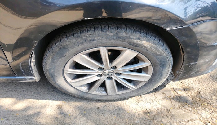 2016 Volkswagen Vento HIGHLINE 1.5 AT, Diesel, Automatic, 1,25,587 km, tyre