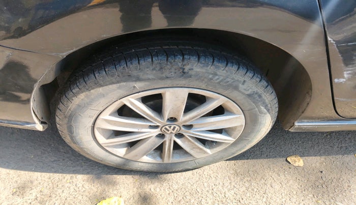 2016 Volkswagen Vento HIGHLINE 1.5 AT, Diesel, Automatic, 1,25,587 km, tyre