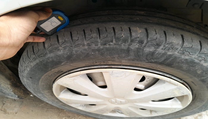 2012 Maruti Swift LXI, Petrol, Manual, 1,35,450 km, tyre