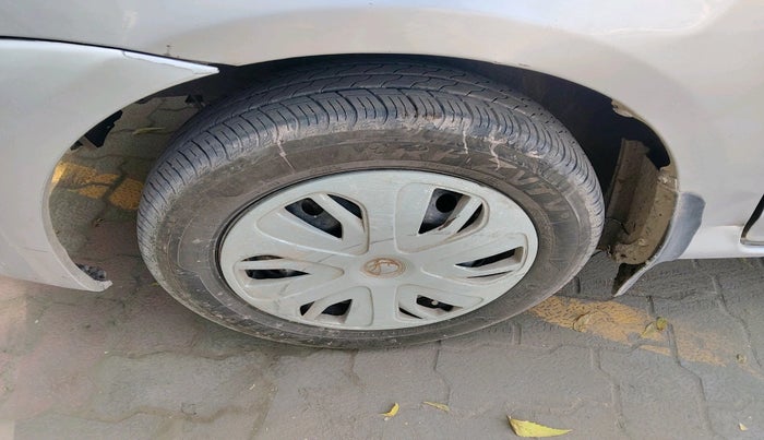 2013 Toyota Etios Liva GD, Diesel, Manual, 2,04,068 km, tyre