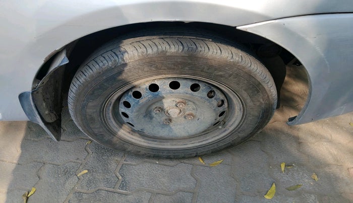 2013 Toyota Etios Liva GD, Diesel, Manual, 2,04,068 km, tyre