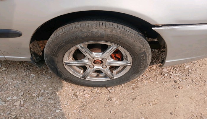 2005 Hyundai Accent VIVA CRDI, Diesel, Manual, 1,77,133 km, tyre