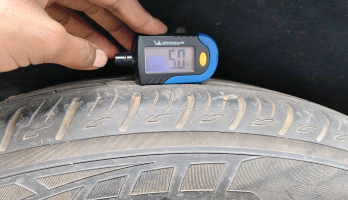 2018 Mahindra MARAZZO M6 7 STR, Diesel, Manual, 1,14,596 km, tyre