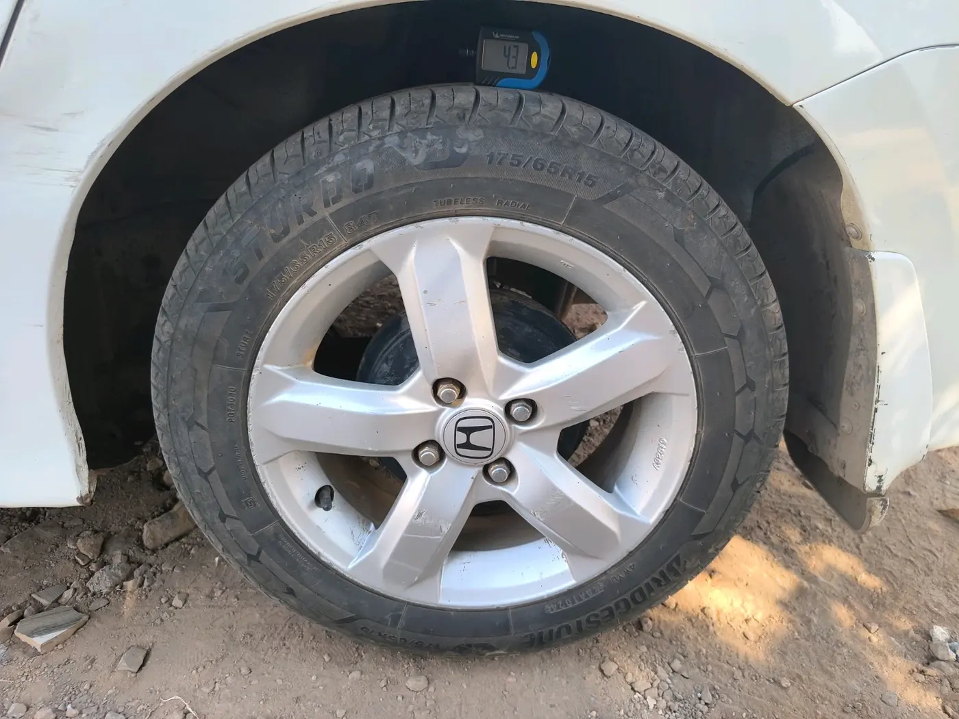 2011 Honda City 1.5L I-VTEC V MT, CNG, Manual, 1,00,744 km, tyre