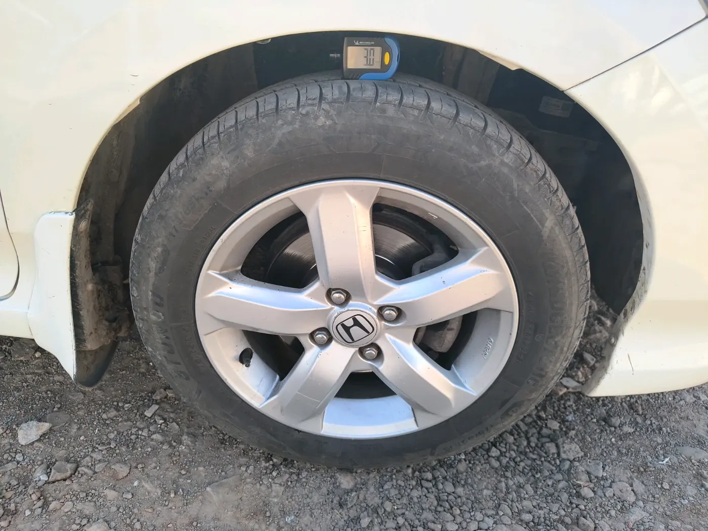 2011 Honda City 1.5L I-VTEC V MT, CNG, Manual, 1,00,744 km, tyre