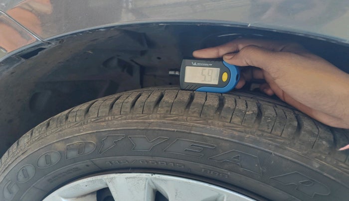 2015 Maruti Ertiga VXI CNG, Petrol, Manual, 1,20,168 km, tyre