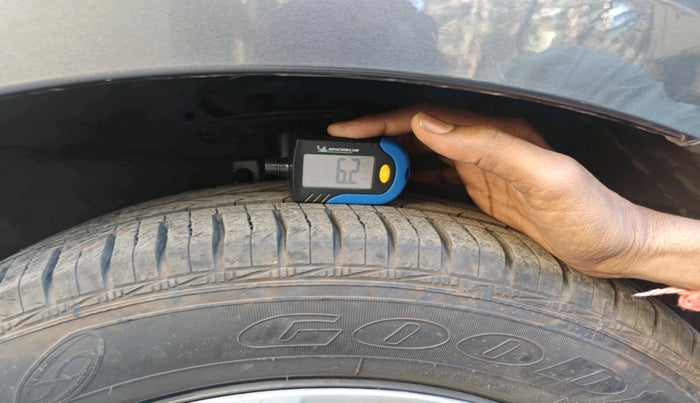 2015 Maruti Ertiga VXI CNG, Petrol, Manual, 1,20,168 km, tyre