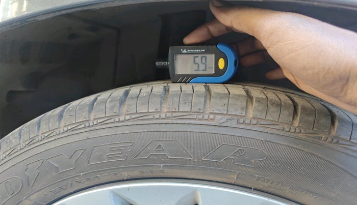 2015 Maruti Ertiga VXI CNG, Petrol, Manual, 1,20,168 km, tyre