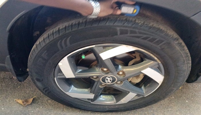 2019 Hyundai VENUE SX PLUS 1.0 TURBO DCT, Petrol, Automatic, 33,513 km, tyre