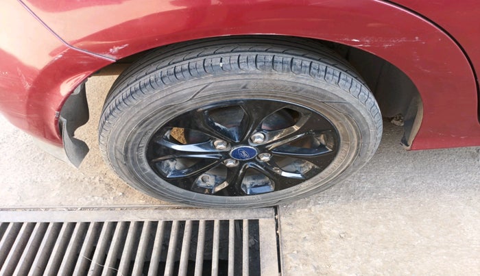 2015 Ford New Figo TITANIUM 1.2 PETROL MT, Petrol, Manual, 49,332 km, tyre