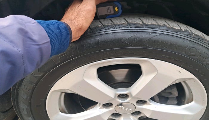 2018 Jeep Compass LONGITUDE (O) 2.0 DIESEL, Diesel, Manual, 1,03,413 km, tyre