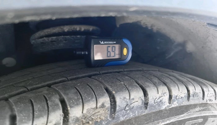 2021 Mahindra XUV300 W8 (O) 1.2 PETROL, Petrol, Manual, 9,727 km, tyre