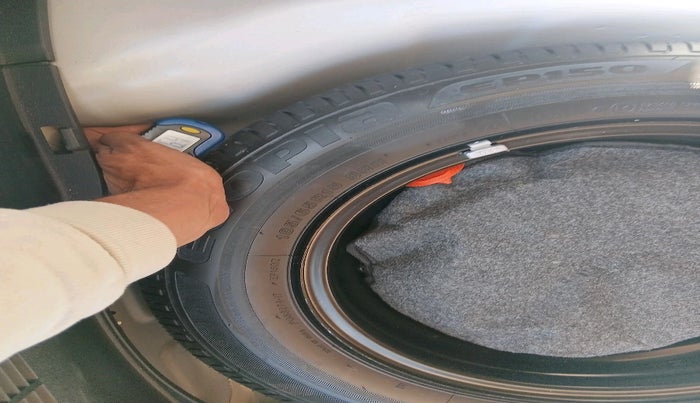 2024 Hyundai NEW I20 ASTA 1.2 MT, Petrol, Manual, 22,640 km, tyre