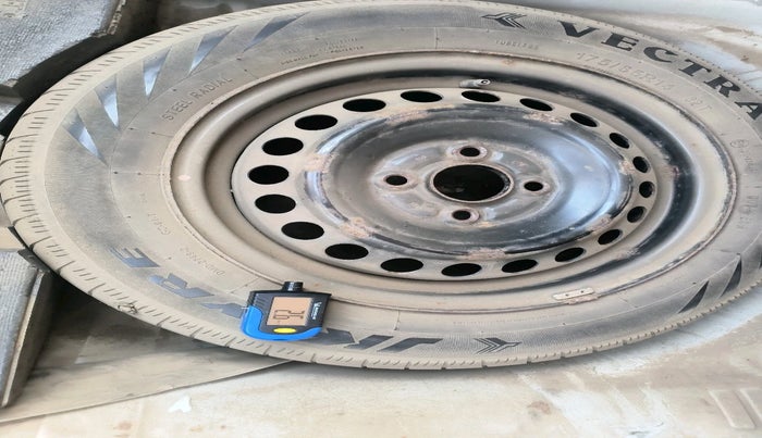 2015 Honda Amaze 1.5L I-DTEC S, Diesel, Manual, 1,64,261 km, tyre