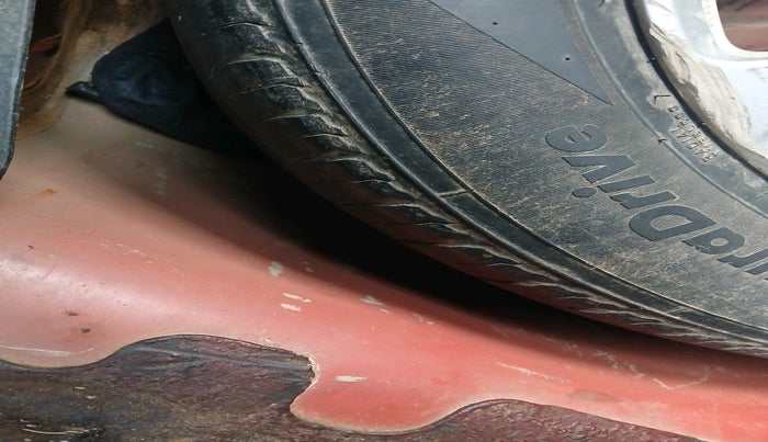 2011 Maruti Swift ZDI, Diesel, Manual, 1,35,441 km, tyre