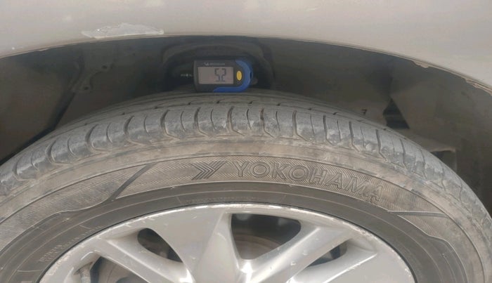 2016 Toyota Innova Crysta 2.4 VX 7 STR, Diesel, Manual, 3,75,247 km, tyre