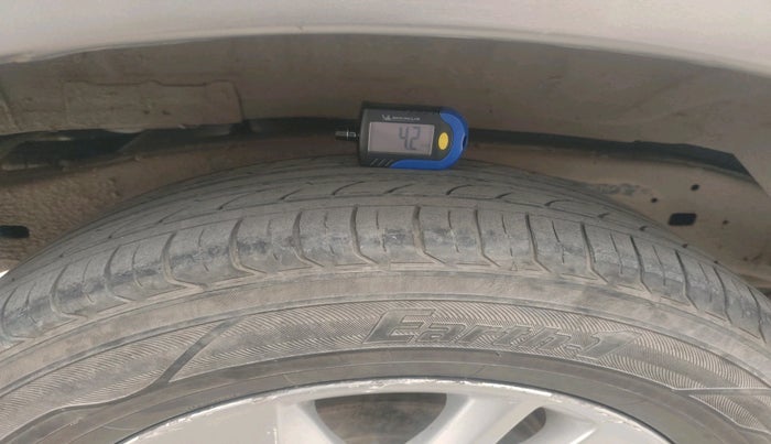 2016 Toyota Innova Crysta 2.4 VX 7 STR, Diesel, Manual, 3,75,247 km, tyre