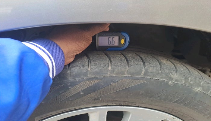 2018 Toyota Innova Crysta 2.4 VX 7 STR, Diesel, Manual, 1,85,571 km, tyre