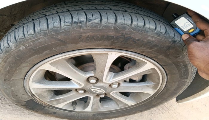 2014 Hyundai Grand i10 ASTA 1.1 CRDI, Diesel, Manual, 1,04,625 km, tyre