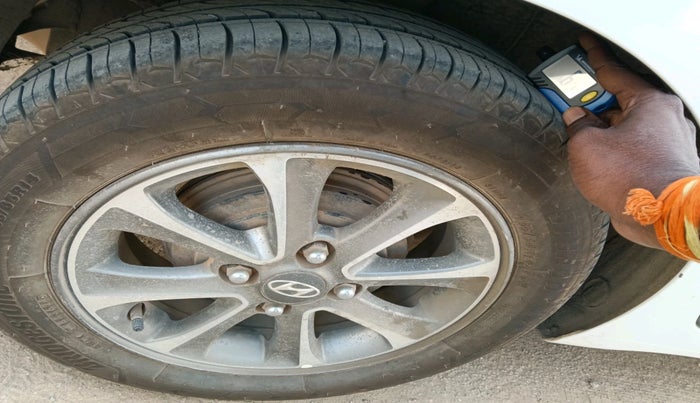 2014 Hyundai Grand i10 ASTA 1.1 CRDI, Diesel, Manual, 1,04,625 km, tyre