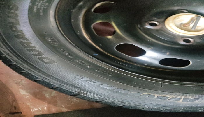 2012 Ford Figo ZXI 1.2 PETROL, Petrol, Manual, 1,03,638 km, tyre