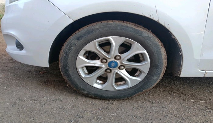 2015 Ford New Figo TITANIUM1.5 DIESEL, Diesel, Manual, 1,56,643 km, tyre