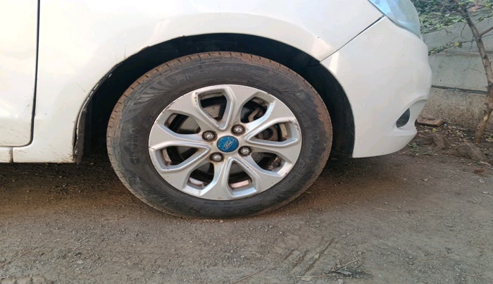 2015 Ford New Figo TITANIUM1.5 DIESEL, Diesel, Manual, 1,56,643 km, tyre