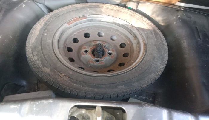 2015 Hyundai Eon ERA +, Petrol, Manual, 30,020 km, tyre