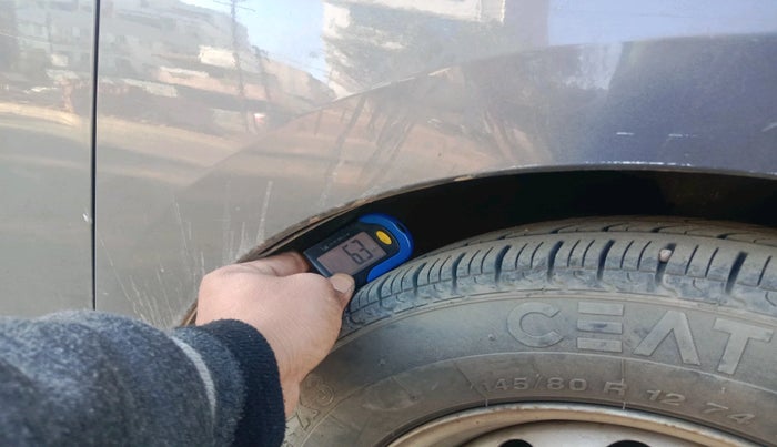 2015 Hyundai Eon ERA +, Petrol, Manual, 30,020 km, tyre