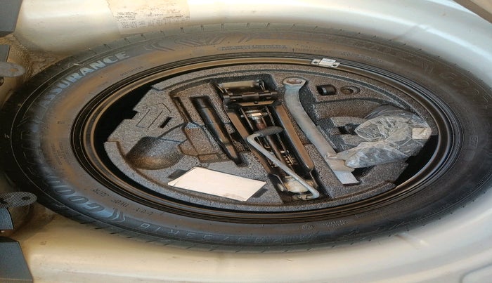 2013 Skoda Laura ELEGANCE 2.0 TDI CR AT, Diesel, Automatic, 1,29,165 km, tyre