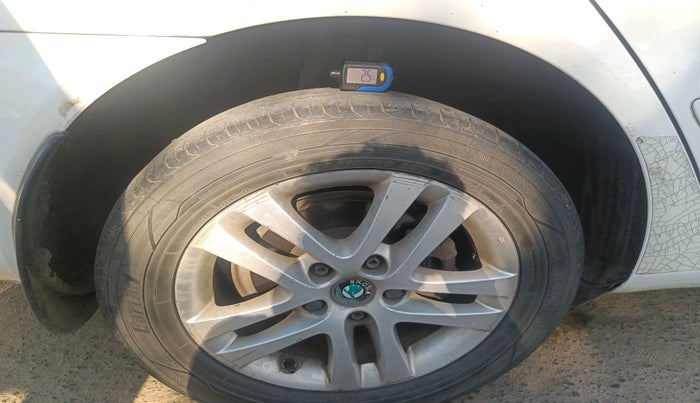 2013 Skoda Laura ELEGANCE 2.0 TDI CR AT, Diesel, Automatic, 1,29,165 km, tyre