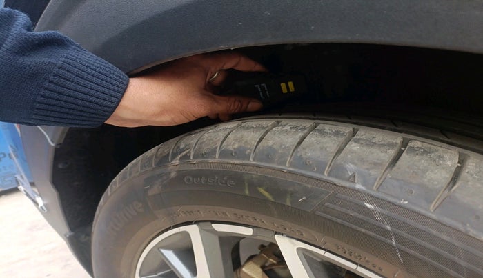 2023 KIA CARENS LUXURY PLUS 1.5 IMT PETROL, Petrol, Manual, 18,004 km, tyre