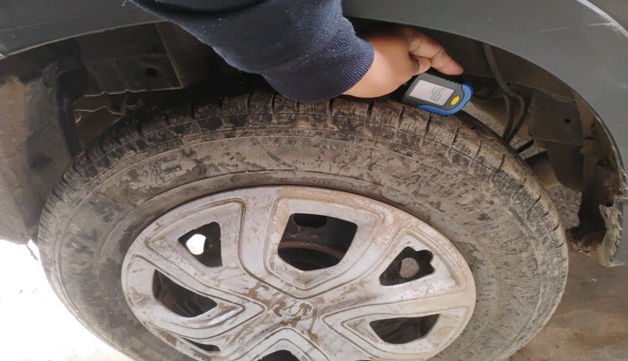 2016 Mahindra Kuv100 K4 D 6 STR, Diesel, Manual, 99,692 km, tyre