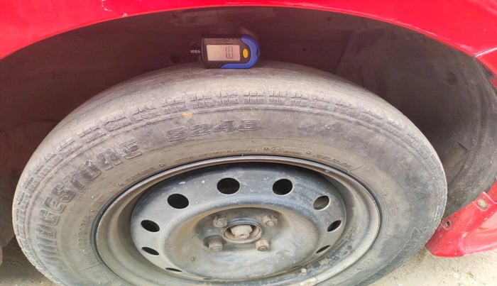 2016 Maruti Swift VXI, Petrol, Manual, 1,06,864 km, tyre