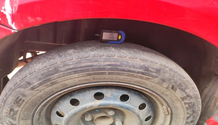 2016 Maruti Swift VXI, Petrol, Manual, 1,06,864 km, tyre