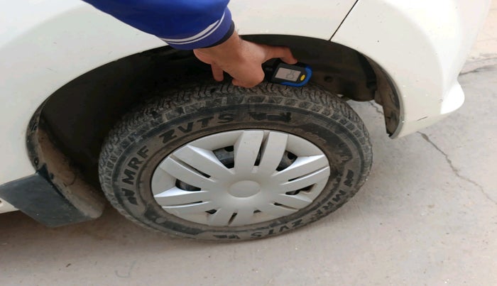 2015 Maruti Alto 800 LXI, Petrol, Manual, 25,230 km, tyre