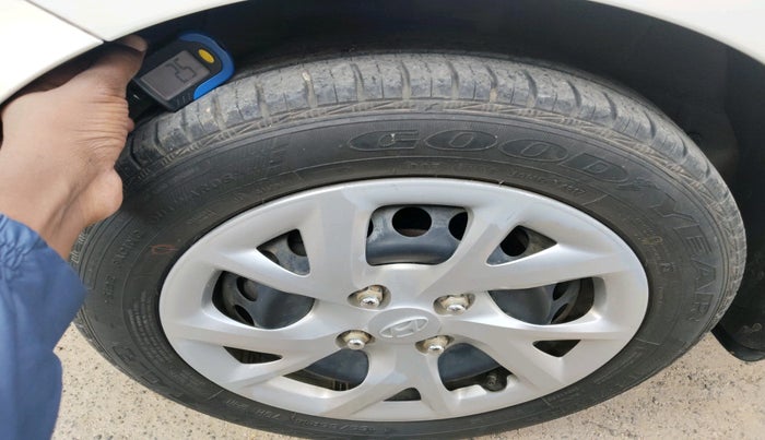 2017 Hyundai Grand i10 SPORTZ (O) 1.2 KAPPA VTVT, Petrol, Manual, 29,157 km, tyre