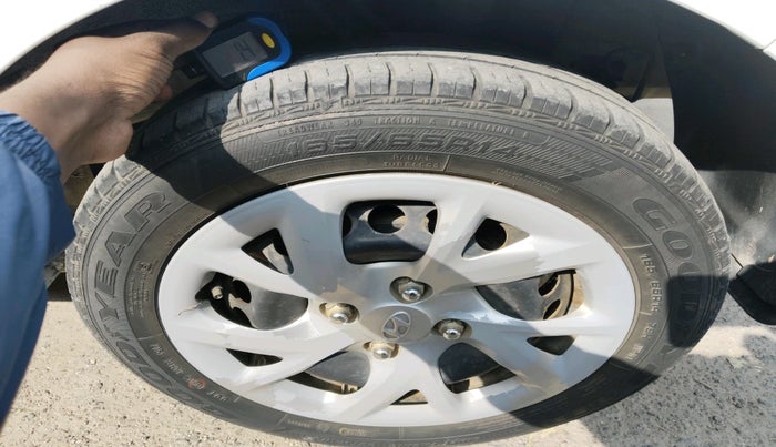 2017 Hyundai Grand i10 SPORTZ (O) 1.2 KAPPA VTVT, Petrol, Manual, 29,157 km, tyre