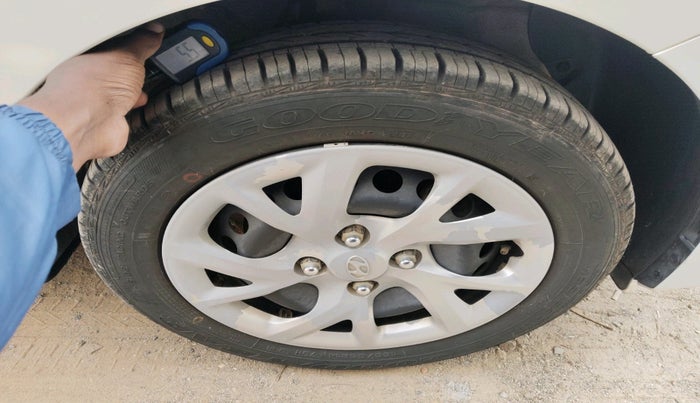 2017 Hyundai Grand i10 SPORTZ (O) 1.2 KAPPA VTVT, Petrol, Manual, 29,157 km, tyre