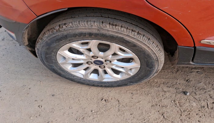 2013 Ford Ecosport TITANIUM 1.5L DIESEL, Diesel, Manual, 2,00,484 km, tyre