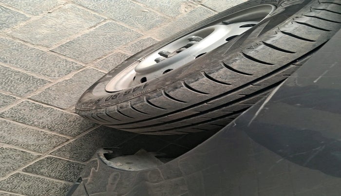 2017 Maruti Wagon R 1.0 LXI CNG, Petrol, Manual, 1,59,865 km, tyre