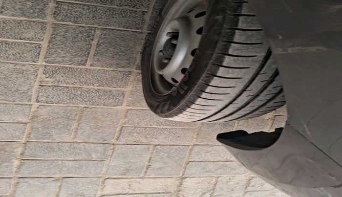 2017 Maruti Wagon R 1.0 LXI CNG, Petrol, Manual, 1,59,865 km, tyre