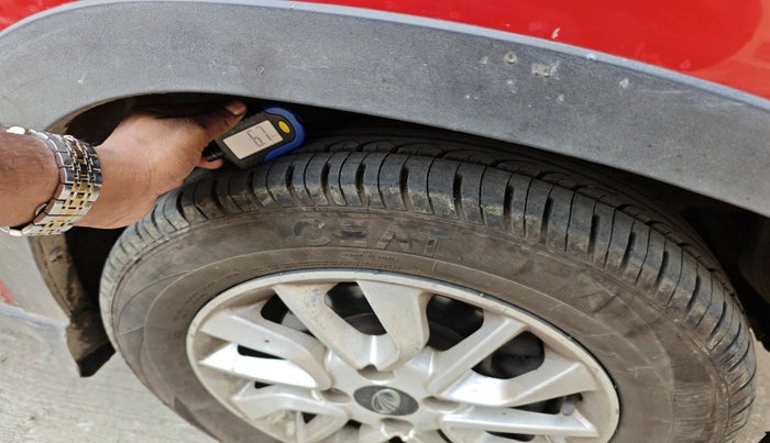 2016 Mahindra Kuv100 K8 D 6 STR, Diesel, Manual, 59,195 km, tyre